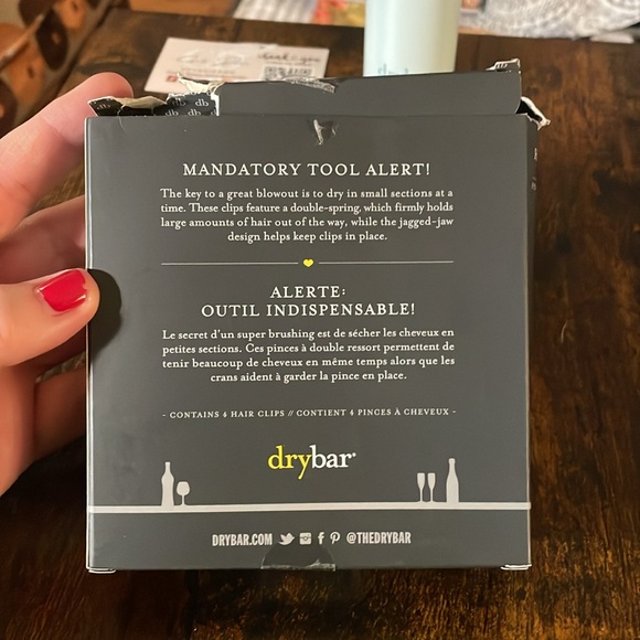 Drybar Hold Me Hair Clips. Set of 4 - Picture 2 of 5